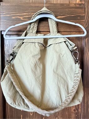Lululemon olive green gym bag